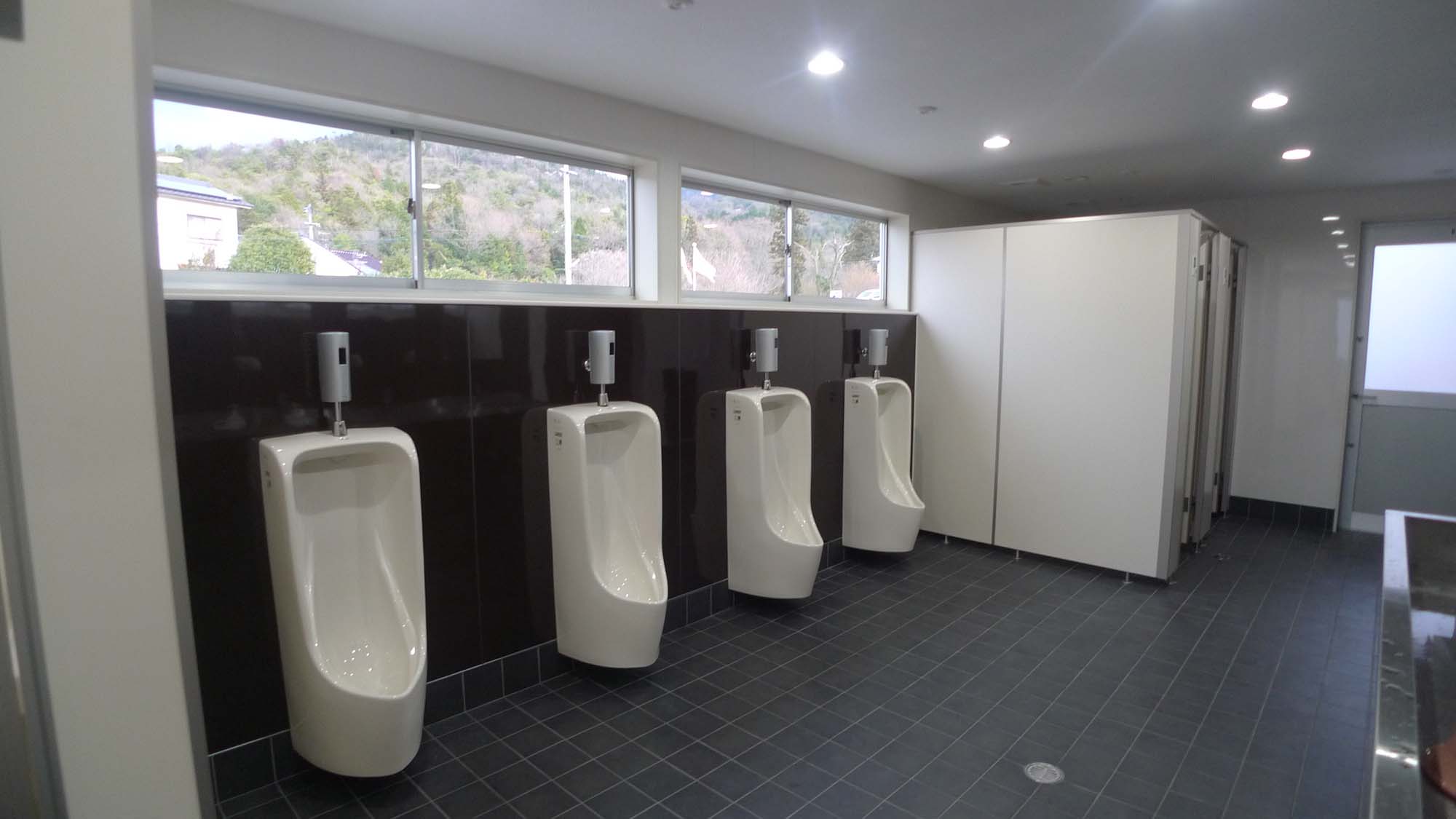 工場のトイレのリフォーム 高速道路のパーキングエリアを目指したトイレ Reform Store